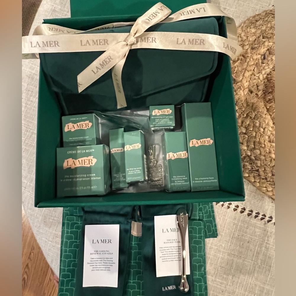 La Mer 11pc set with gift box and ribbon